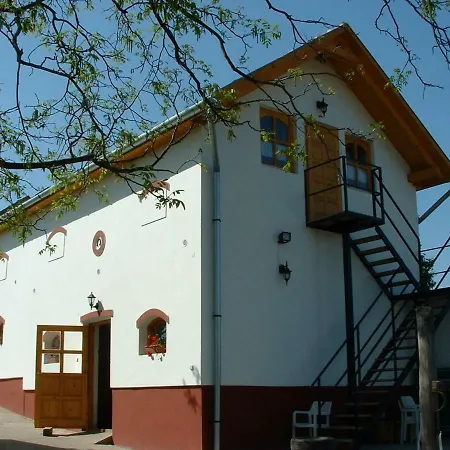 Nyerges Lovasudvar Apartment *