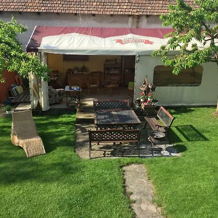 Nyerges Lovasudvar * Cserépfalu